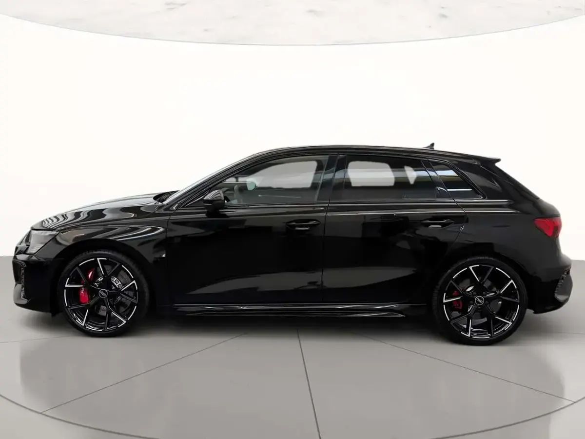 Usata Audi RS3 Design 400 CV (294 kW) 2023 Nero mito metallizzato Berlina