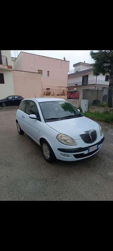 Usata Lancia Ypsilon 70 CV (51 kW) 2005 Utilitaria