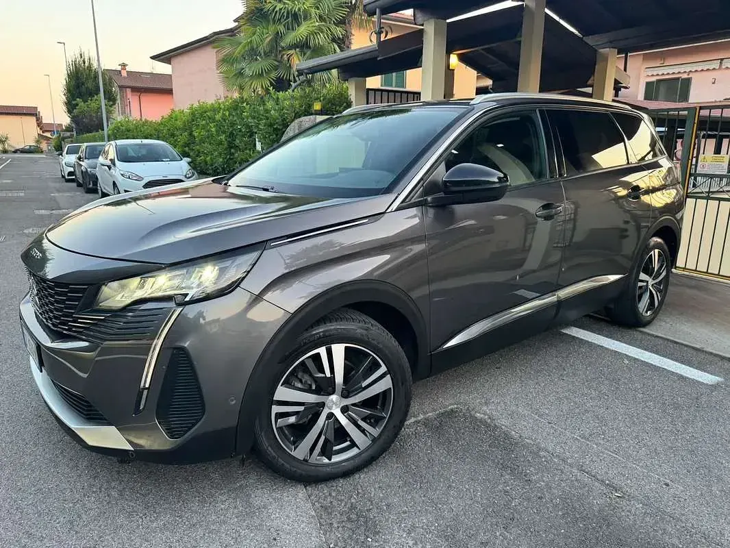 Usata Peugeot 5008 Allure 131 CV (96 kW) 2022 Grigio SUV