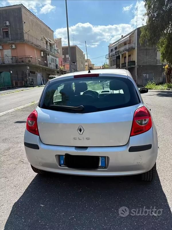Usado Renault Clio II 58 CV (42 kW) 2008 Utilitario