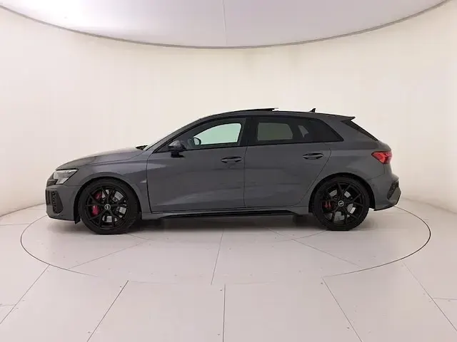 Usata Audi RS3 Sportback Ambiente 400 CV (294 kW) 2023 Grigio daytona perla Utilitaria