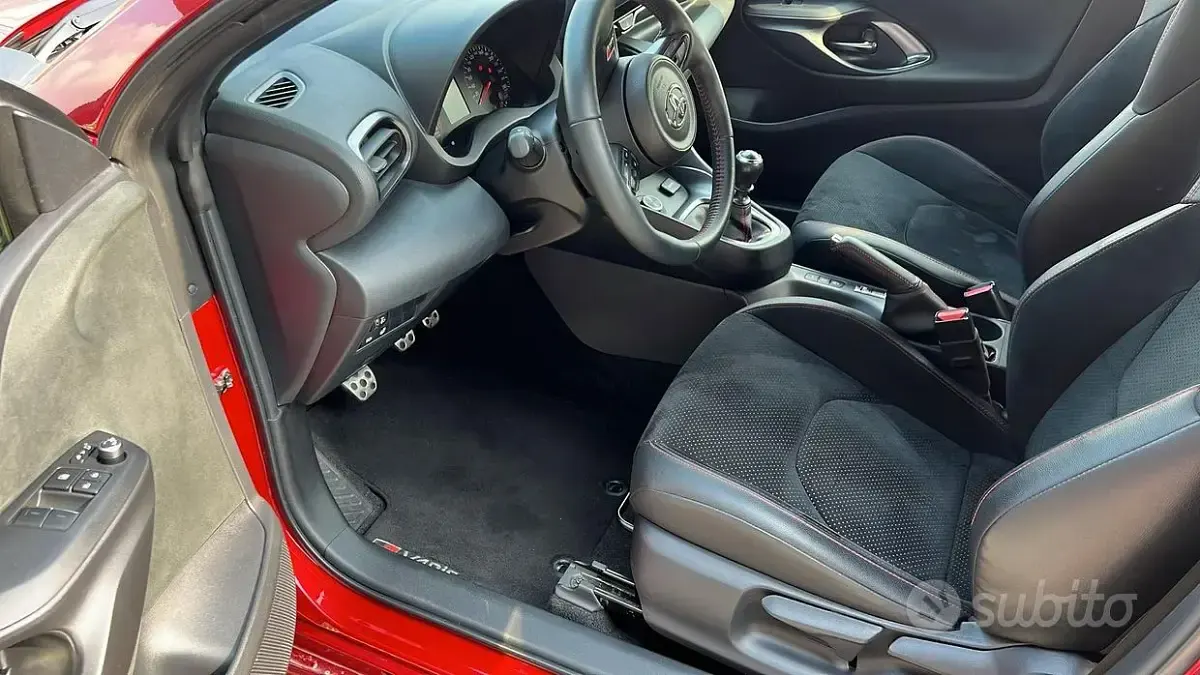 Usata Toyota Yaris 261 CV (191 kW) 2021 Rosso Utilitaria