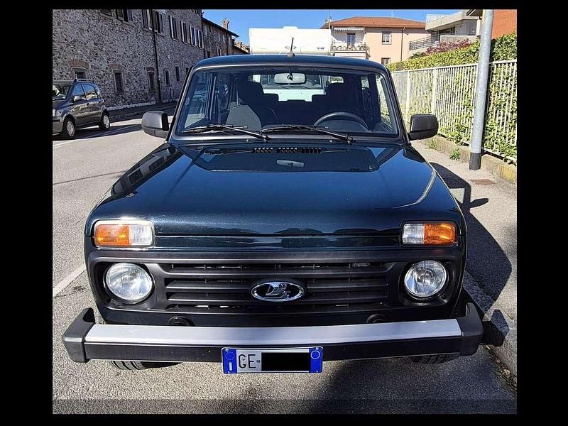 Usata Lada niva 83 CV (61 kW) 2020 Verde SUV