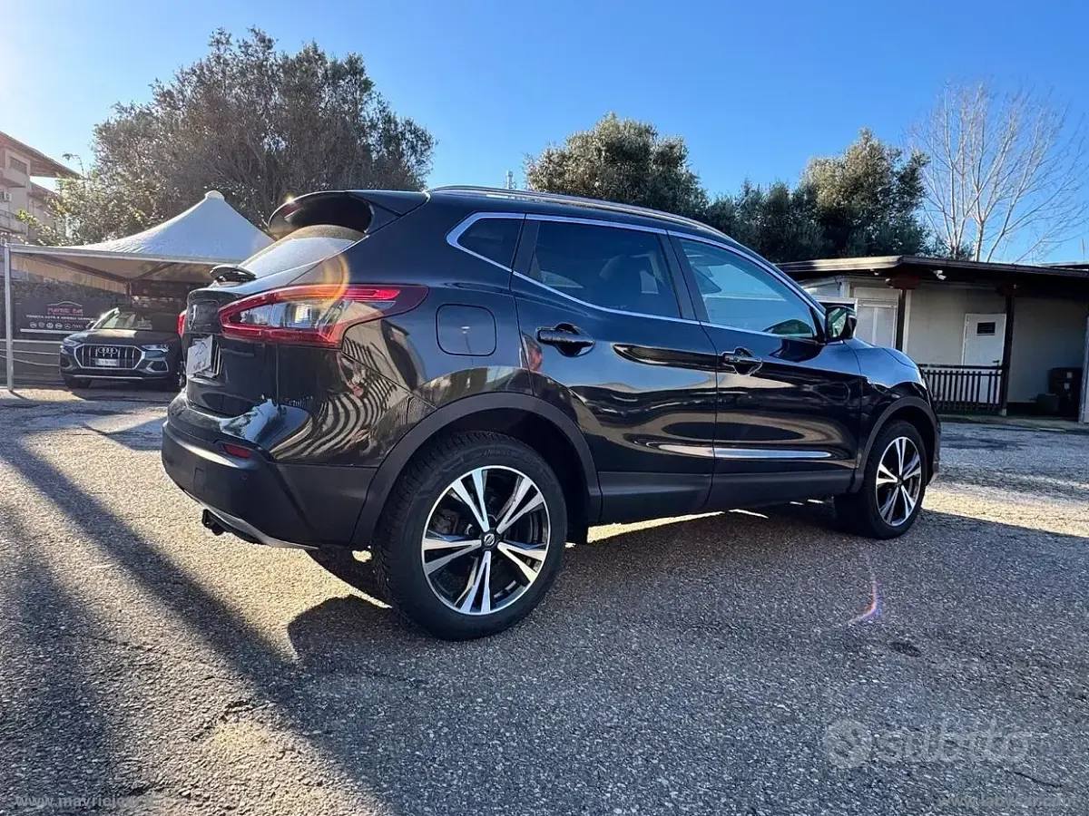 Usata Nissan Qashqai N-Connecta 131 CV (96 kW) 2018 Nero SUV