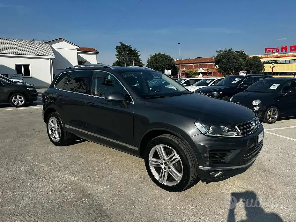 Usata VW Touareg 204 CV (150 kW) 2015 Nero SUV