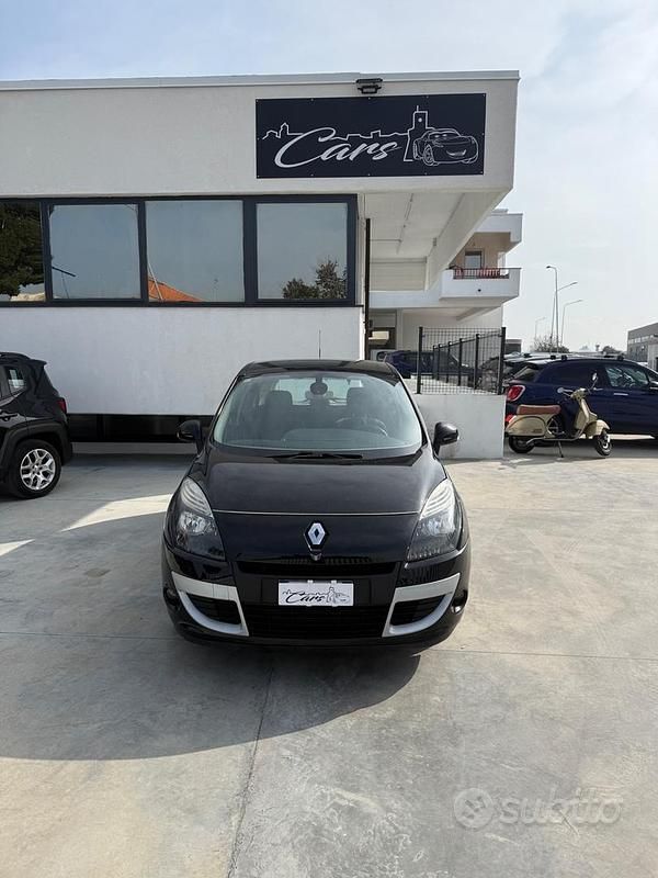 Usata Renault Scénic III Luxe 110 CV (80 kW) 2011 Nero Monovolume