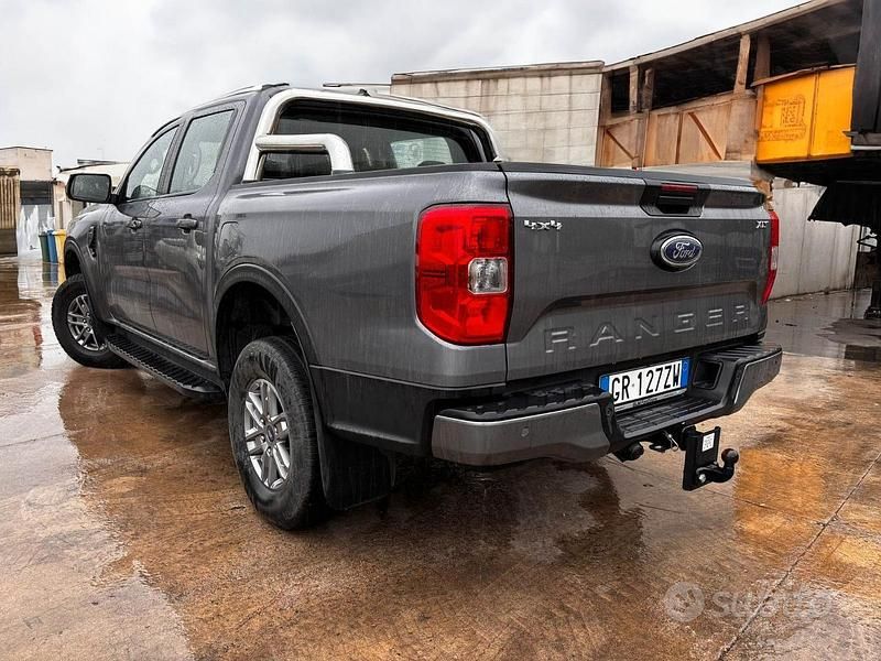 Usata Ford Ranger XLT 170 CV (125 kW) 2023 Grigio Pick-up
