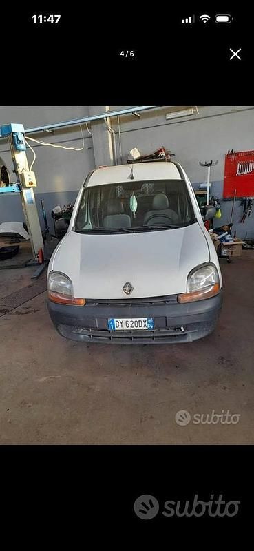 Usata Renault Kangoo 105 CV (77 kW) 2001 Bianco Utilitaria