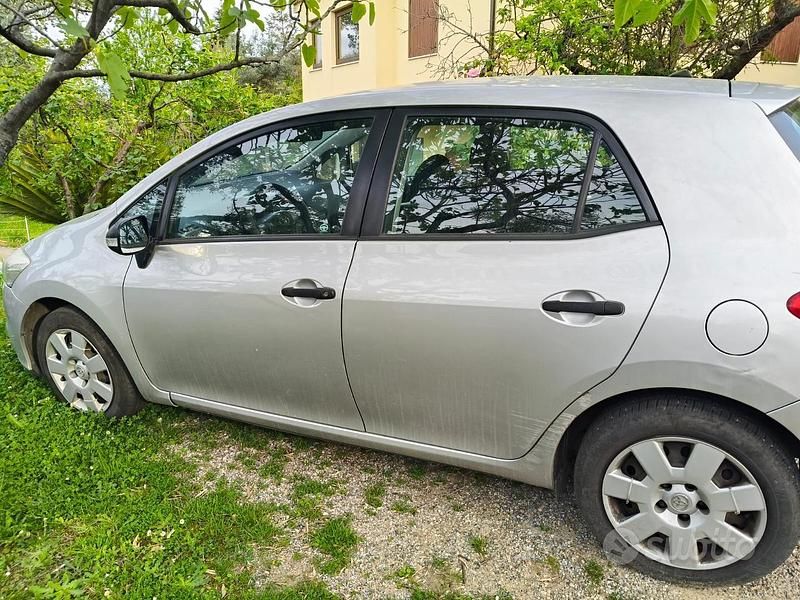 Usata Toyota Auris 99 CV (72 kW) 2021 Utilitaria