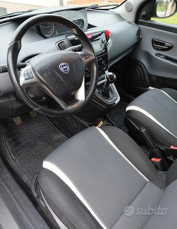 Usata Lancia Ypsilon 95 CV (69 kW) 2015 Utilitaria