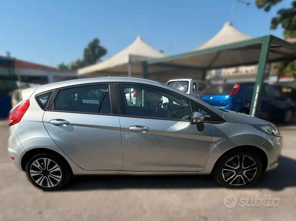 Usata Ford Fiesta 60 CV (44 kW) 2010 Grigio Berlina