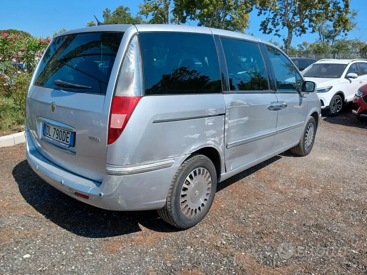 Usata Lancia Phedra 136 CV (100 kW) 2007 Grigio Monovolume