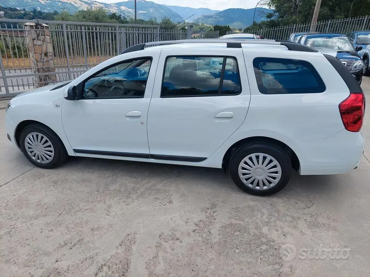 Usata Dacia Logan MCV Lauréate 75 CV (55 kW) 2015 Bianco Station wagon