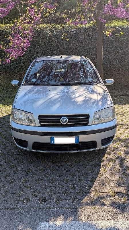 Usata Fiat Punto 69 CV (50 kW) 2004 Blu/azzurro Utilitaria