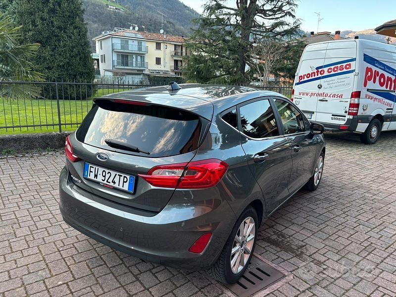 Gebraucht Ford Fiesta 86 PS (63 kW) 2019 Grau Limousine