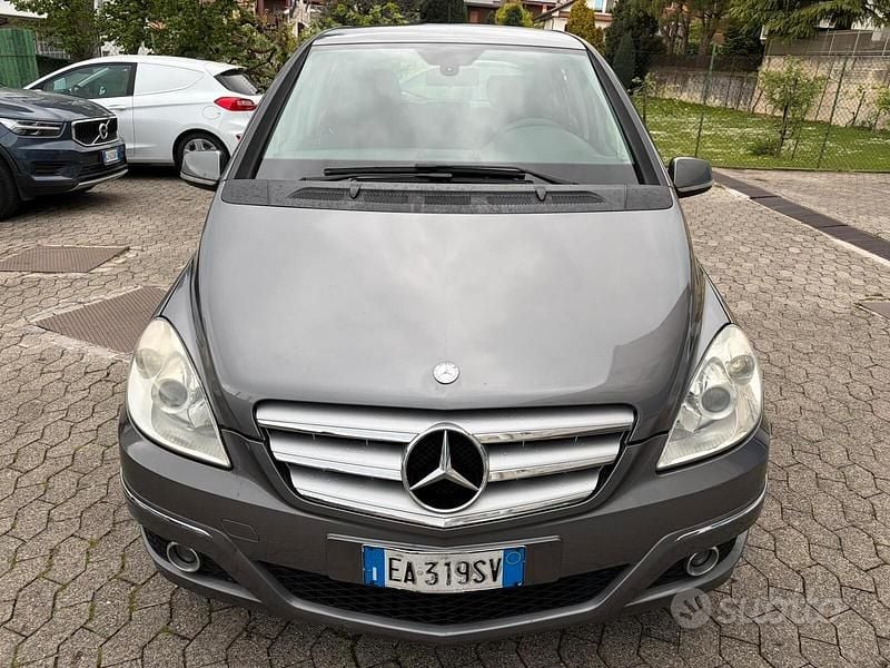 Usata Mercedes B180 Chrome 109 CV (80 kW) 2010 Grigio Monovolume