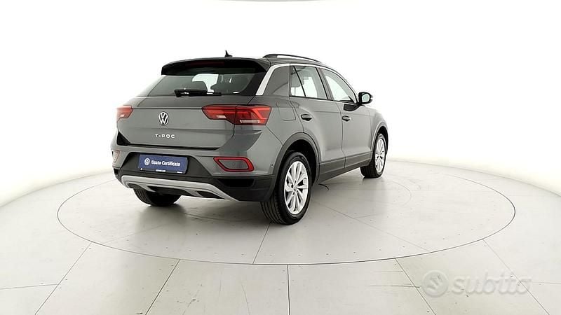Usata VW T-Roc Life 150 CV (110 kW) 2022 Grigio SUV