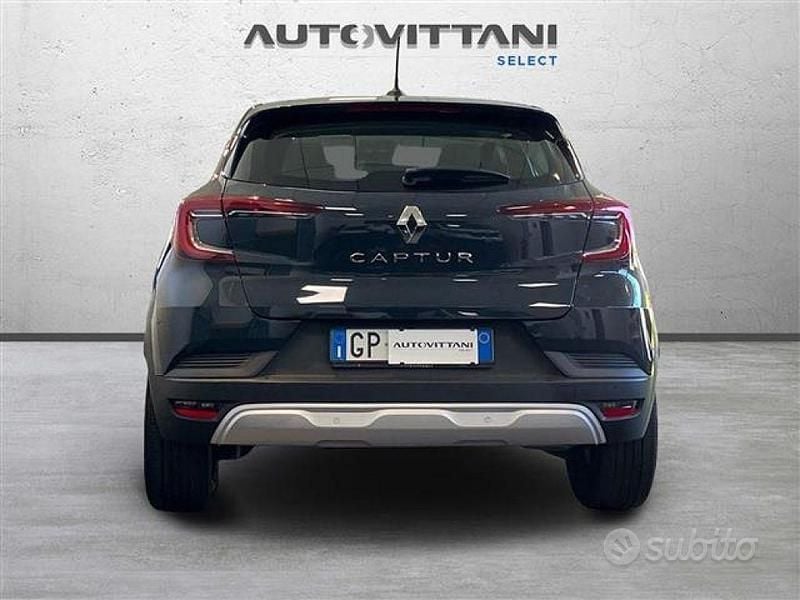 Usata Renault Captur Equilibre 101 CV (74 kW) 2023 Blu scuro SUV