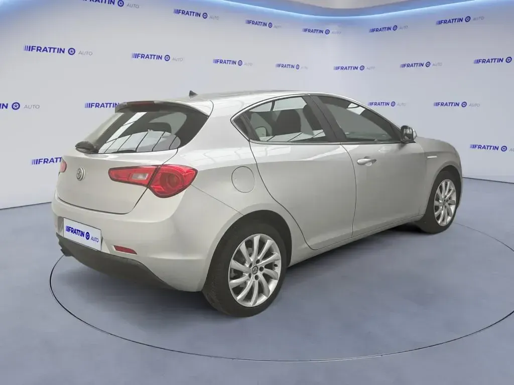 Second-hand Alfa Romeo Giulietta Business 120 CP (88 kW) 2016 Gri Hatchback