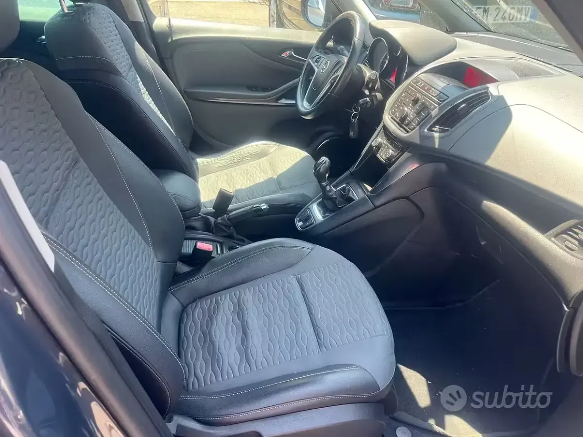 Usata Opel Zafira Tourer 136 CV (100 kW) 2014 Grigio Monovolume