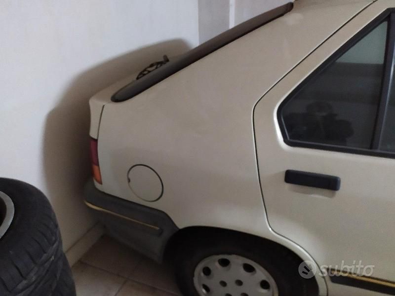Usado Renault 19 77 CV (56 kW) 1989 Blanco Berlina