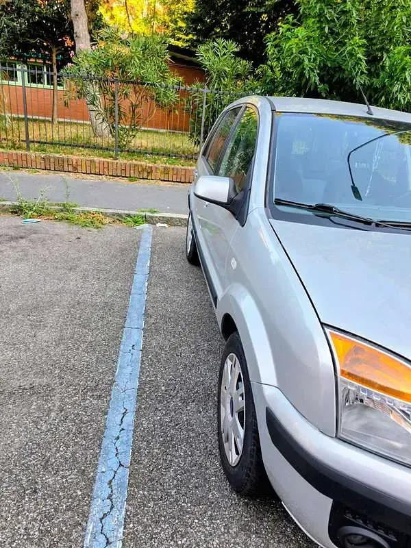 Usata Ford Fusion 79 CV (58 kW) 2008 Grigio Utilitaria