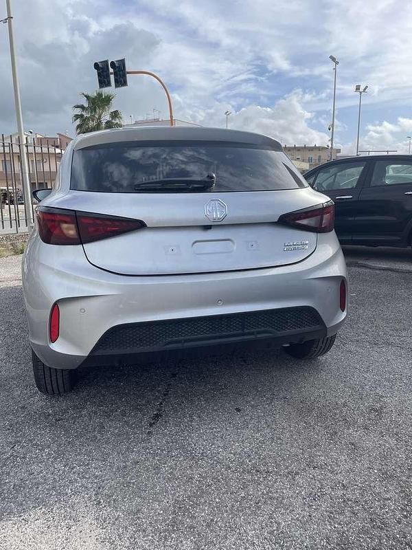 Nuova MG MG3 Luxury 102 CV (75 kW) 2026 Cosmic silver Utilitaria