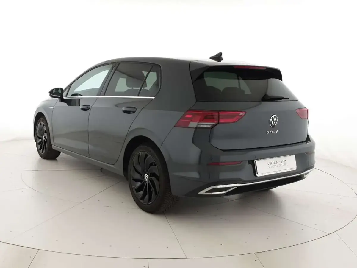 Usata VW Golf VIII Style 150 CV (110 kW) 2023 Dolphin grey metallizzato Berlina