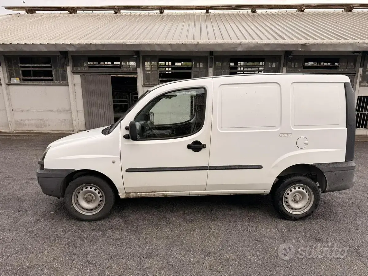 Usata Fiat Doblò 65 CV (47 kW) 2004 Bianco Monovolume