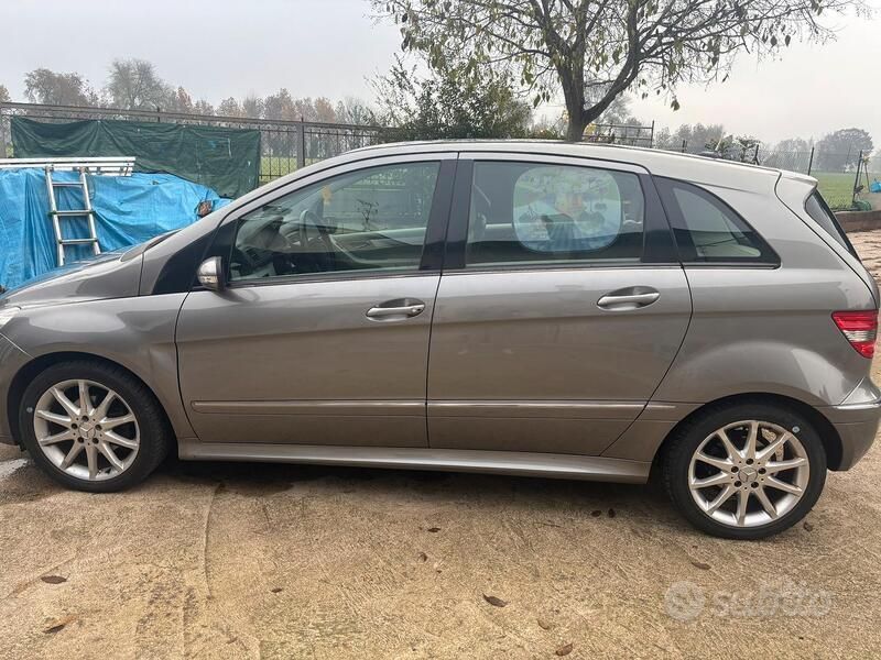 Usata 2006 Mercedes B170 Monovolume | 5000 € (Buon prezzo) - Immagine 1/4