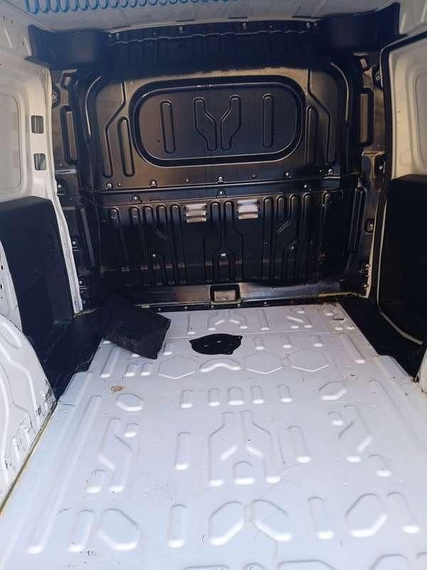 Usata Fiat Doblò 90 CV (66 kW) 2022 Bianco Monovolume