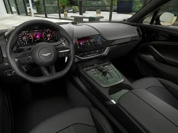 Nuova Aston Martin DBX 707 707 CV (519 kW) 2026 Magnetic silver SUV