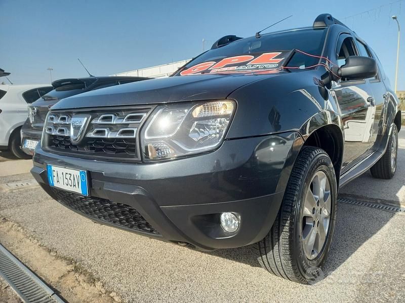 Usata Dacia Duster Lauréate 105 CV (77 kW) 2015 Nero Monovolume