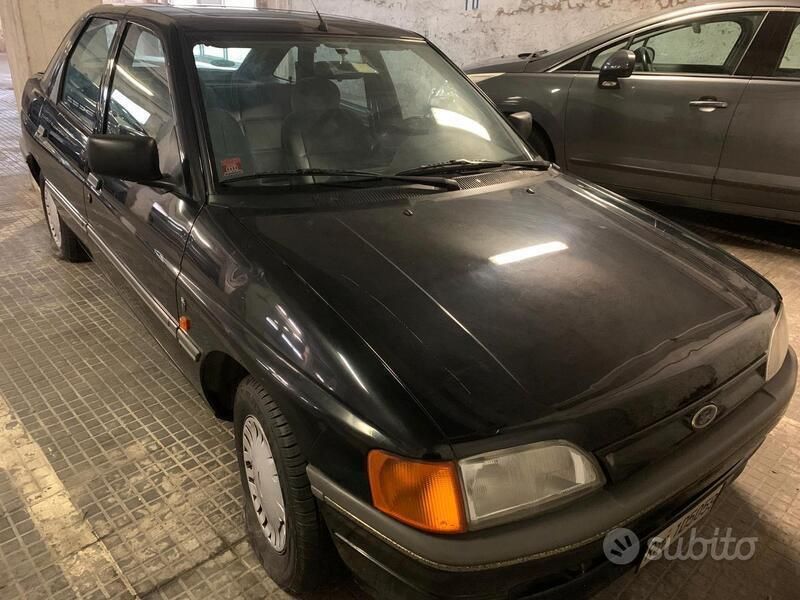 Usata Ford Escort 61 CV (44 kW) 1991 Nero Berlina