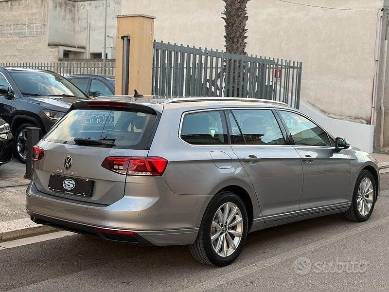 Usata VW Passat Comfortline 150 CV (110 kW) 2022 Grigio Station wagon