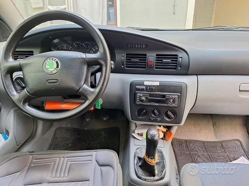 Usata Skoda Octavia 125 CV (91 kW) 1999 Grigio Station wagon
