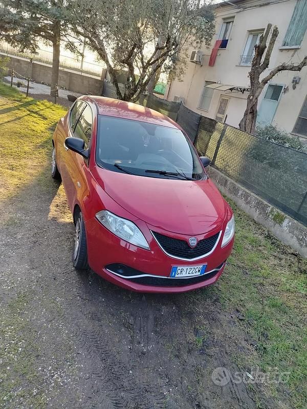 Rosso Usata 2017 Lancia Ypsilon Due volumi | 6800 € (Ottimo prezzo) - Immagine 1/4
