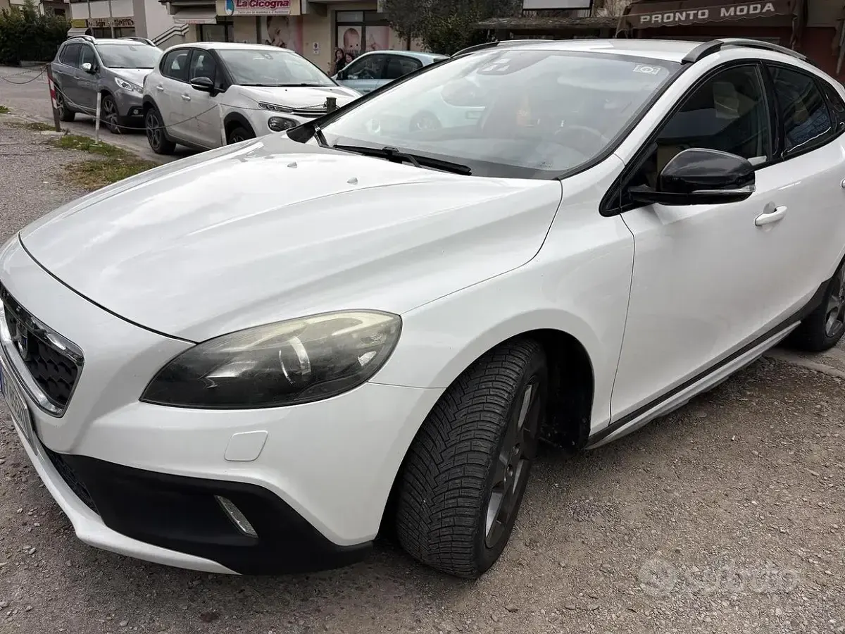 Usata Volvo V40 CC 115 CV (84 kW) 2014 Bianco Station wagon