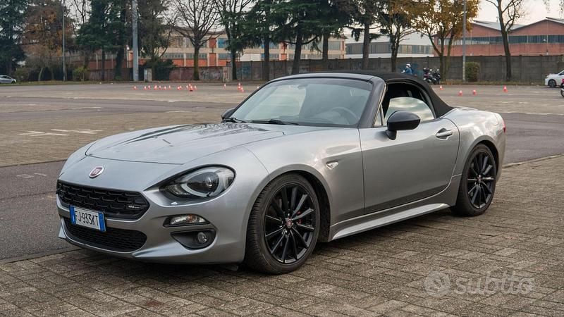 Usata Fiat 124 Spider Lusso 140 CV (102 kW) 2017 Grigio Cabrio