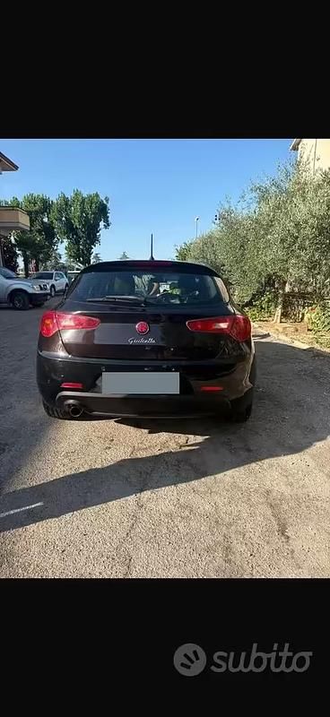 Second-hand Alfa Romeo Giulietta 109 CP (80 kW) 2013 Negru Hatchback