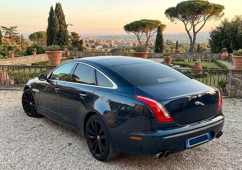 Usata Jaguar XJ 275 CV (202 kW) 2011 Blu Berlina