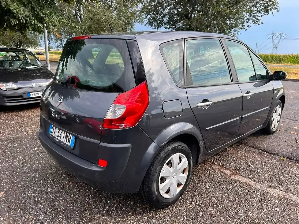 Usata Renault Scénic 105 CV (77 kW) 2009 Grigio Monovolume