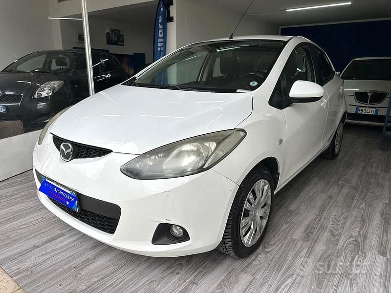 Usata Mazda 2 86 CV (63 kW) 2010 Bianco Utilitaria