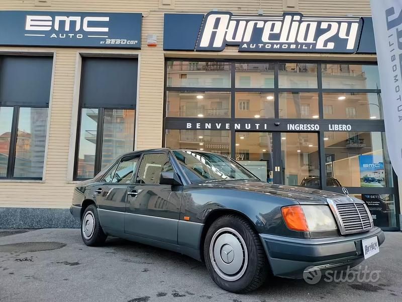Usata Mercedes E200 137 CV (100 kW) 1992 Grigio Berlina