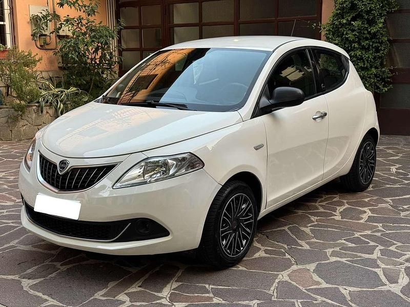 Usata Lancia Ypsilon Silver 69 CV (50 kW) 2021 Other Utilitaria