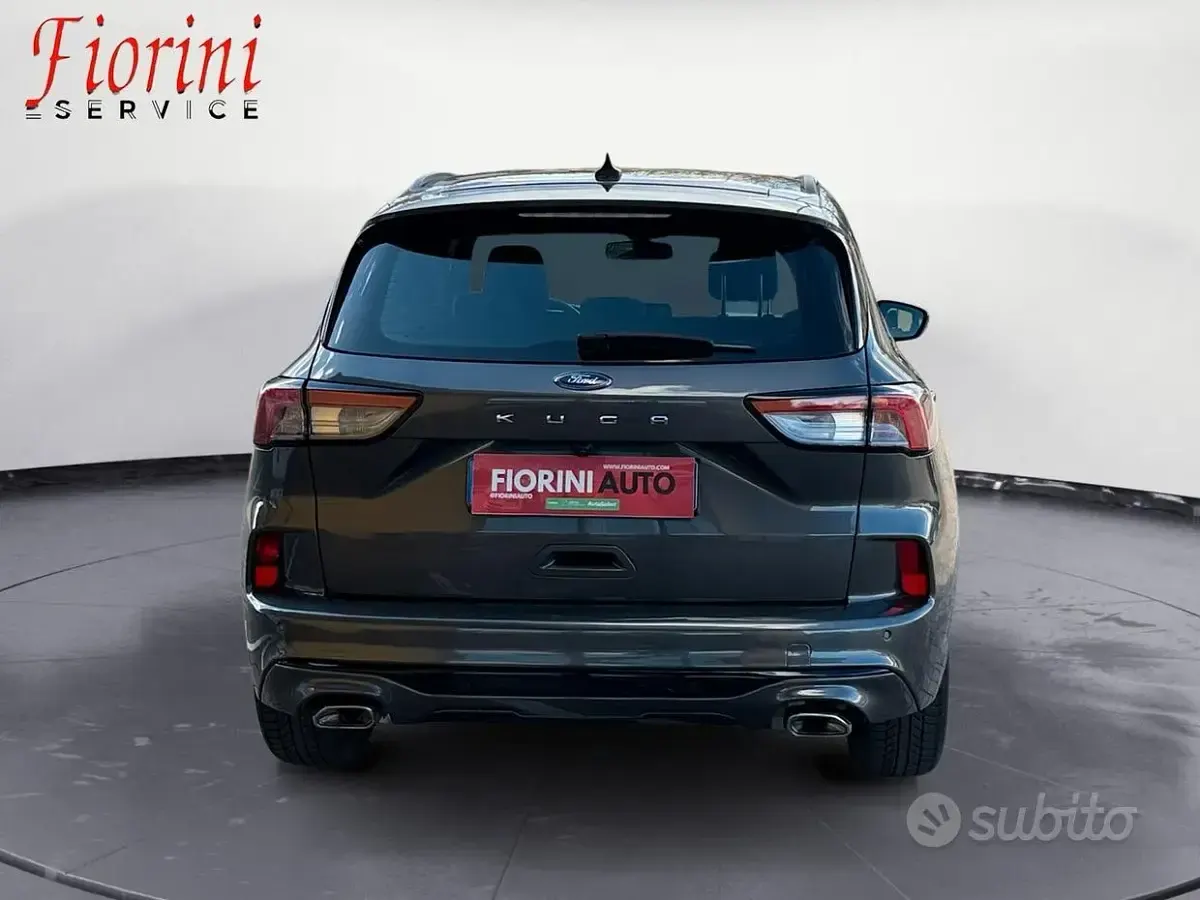 Usata Ford Kuga ST-Line 120 CV (88 kW) 2023 Grigio SUV