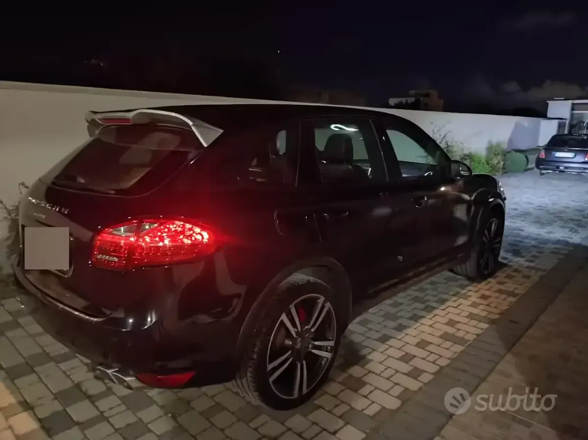 Usata Porsche Cayenne Platinum Edition 245 CV (180 kW) 2014 Nero SUV