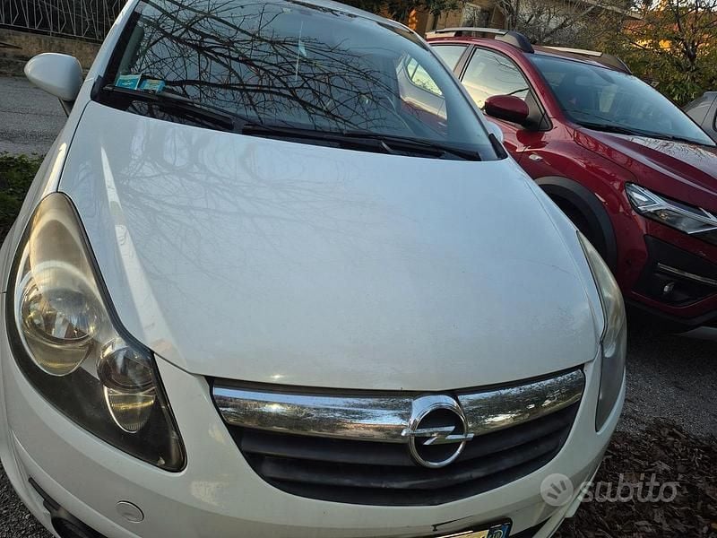 Usata Opel Corsa Edition 95 CV (69 kW) 2010 Bianco Berlina