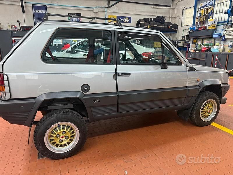 Usata Fiat Panda 4x4 48 CV (35 kW) 1985 Grigio Utilitaria