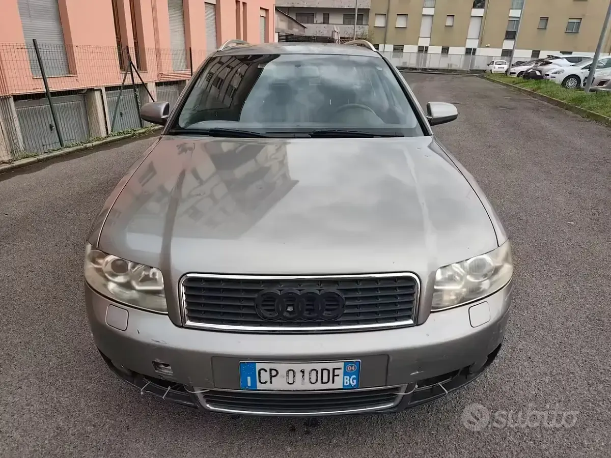 Occasion Audi A4 130 PK (95 kW) 2004 Grijs Stationwagen